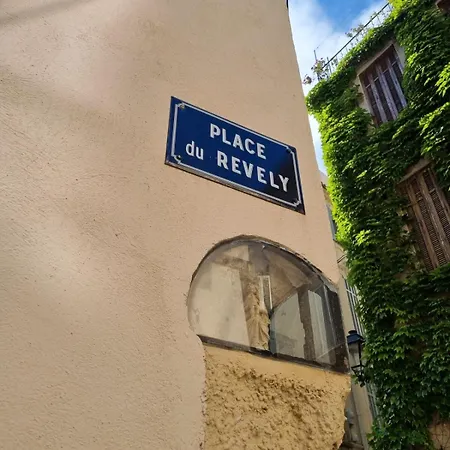 06an - Beautiful In The Heart Of Old Apartment Antibes