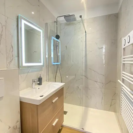 06an - Beautiful In The Heart Of Old Apartment Antibes